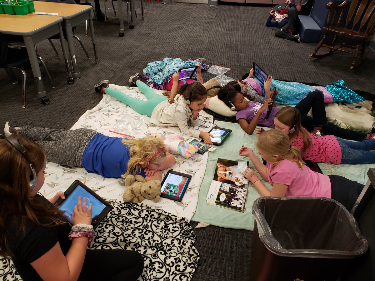 TEloomisclass's tweet photo. We enjoyed a reading slumber party this morning! #tecubs #turner202strong https://t.co/9XvYpJuKhU