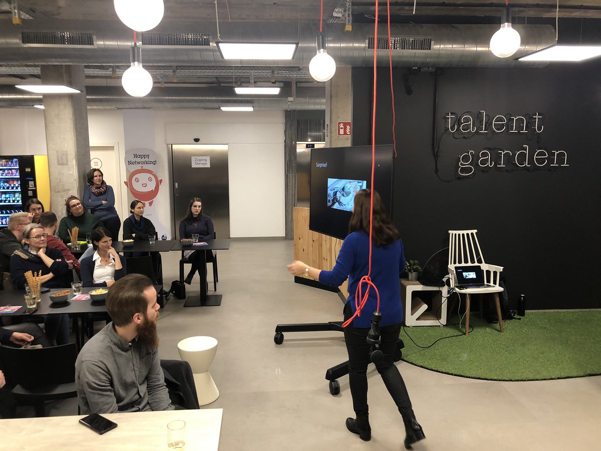 dominikjberger's tweet photo. First Keynote on Agile Content Marketing by @realpinkbanana at #cosmeetup 📝 https://t.co/N2oIVGYWqI