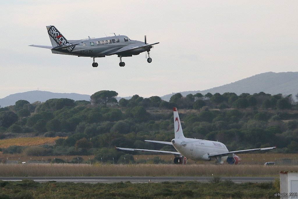 hydra_66's tweet photo. quelques tours de circuit à #PerpignanPGF pour le EC-LZK,
qui "perd" ses passagers régulièrement du côté d'Empuria Brava @SkydiveEmpuria😊 #Beech99 https://t.co/8otOPVLU2J