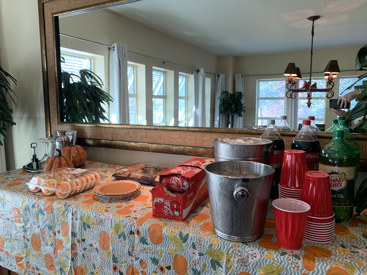 DeniseCarterPCB's tweet image. Friendsgiving at Embarc Sandestin! 🦃 @EmbarcSandestin #Embarc #Thanksgiving #Friendsgiving #WorldsBestDressing #ByMe 😉