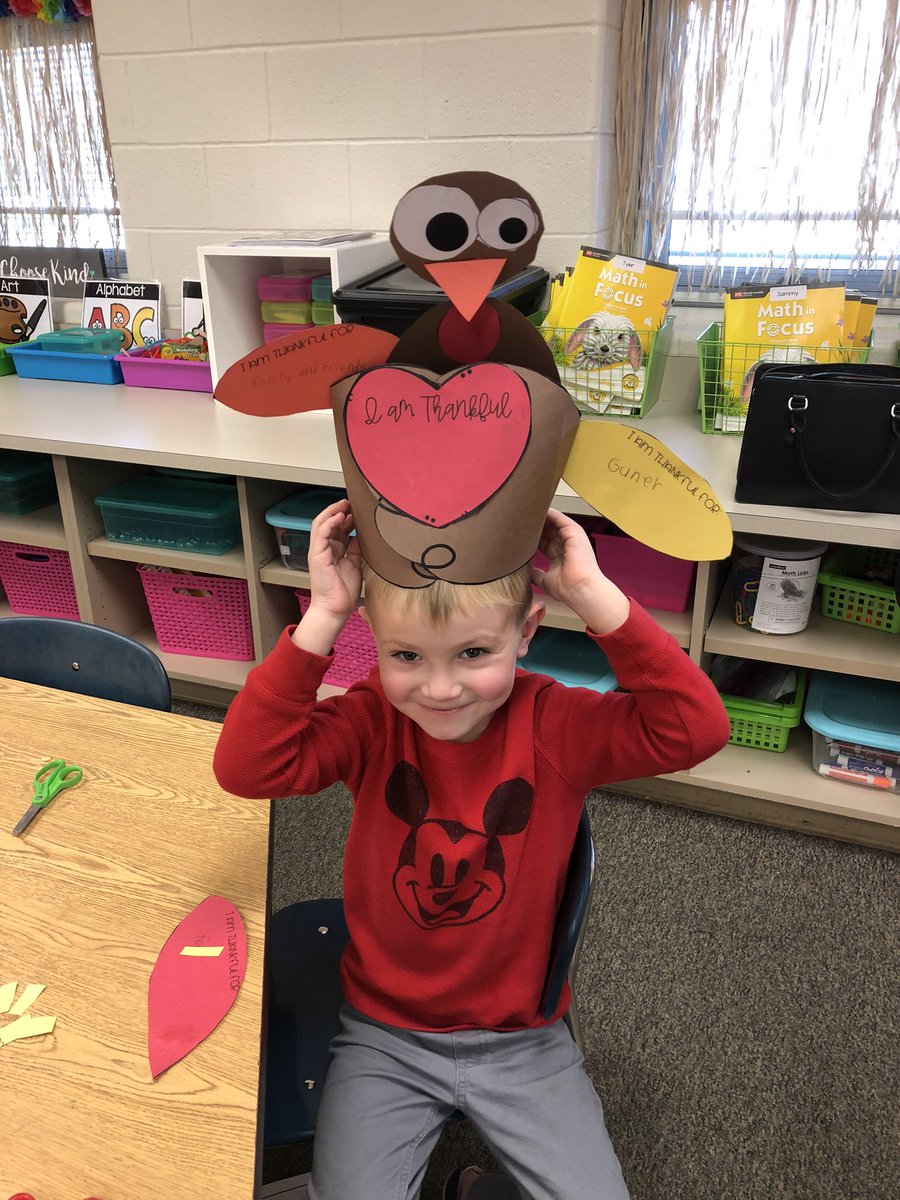 PM Kindergarten is thankful for their new friends in Mrs. Kranick’s 3rd grade class who helped them with their thankful turkeys. Happy Thanksgiving break! 🦃💜