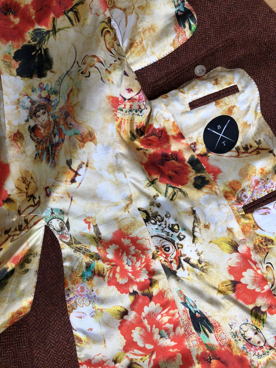 After making a clients wedding suit earlier this year, he then commissioned me to make this casual jacket for wear with denim and for casual attire.

#bespoketailoring #bespokesuit #tailor #tailoring #menswear #gentleman #apparel #clothing #bespokedesign #jacket #casual #formal