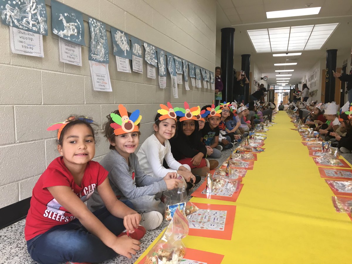 karme42's tweet photo. Kindergarten Thanksgiving feast https://t.co/qyKxXfecPv