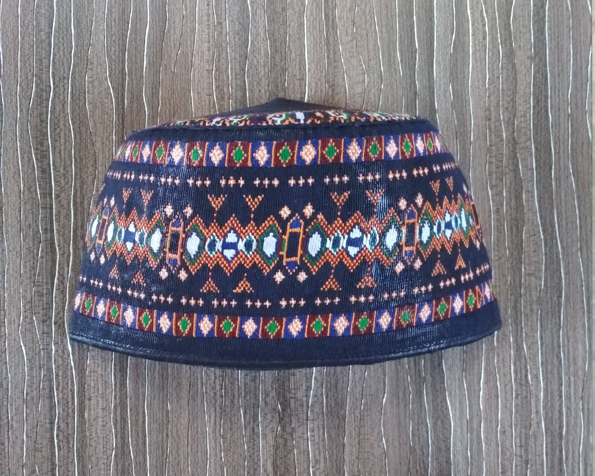 Si vous avez décidez de vous habiller en traditionnel pour le #227meetup, n'oubliez pas de vous procurer votre bonnet chez #gidanhula en cliquant sur le lien WhatsApp wa.me/22788121314