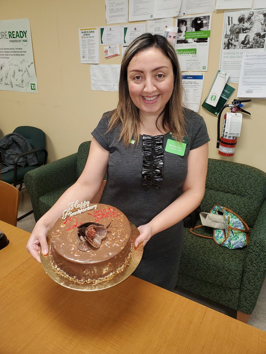 NelabNike's tweet photo. Celebrating 12 amazing years with the best bank!💚 TD💚 Thank you for the cake team 1512 https://t.co/khh6erGH2x