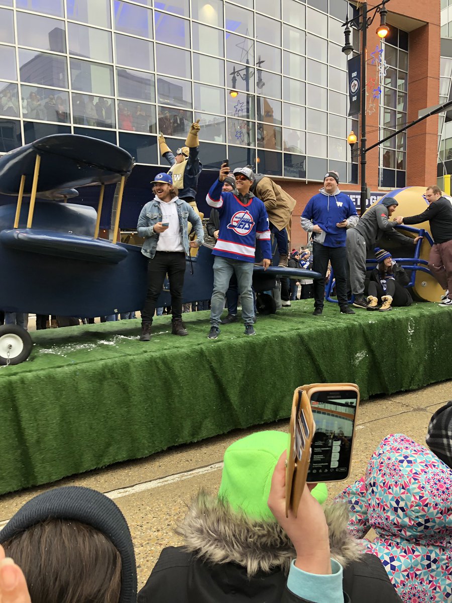 BoothUC's tweet photo. Another reason we love being in the heart of downtown #Winnipeg! #bestlunchbreakever Congratulations to the #GreyCup107 champs @Wpg_BlueBombers #FortheW https://t.co/mfwsugDUbn