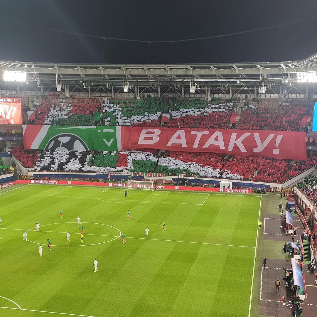 sportsru's tweet image. Кстати, а вы видели перфоманс фанатов «Локомотива» в начале матча? Если нет, то держите

Нереальная красота 💫

⭐ #ЛокомотивБайер – 0:1