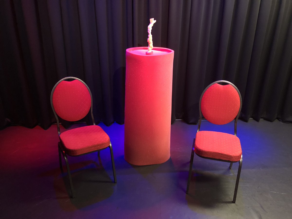 Raad eens wat het thema is van de serie voorstellingen die we spelen ism de gemeente <a href="/Utrecht/">Joost</a> ? Morgen weer zo’n knallende show!! Boek ook zo’n feestelijke voorstelling voor de buurtbewoners, ouders, jongeren organisaties in jouw gemeente via <a href="/VEinbedrijf/">VE in Bedrijf</a> #samenvieren