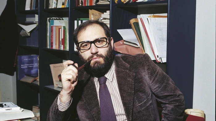 zorancicak's tweet photo. „Lepota je uvek pitanje vremena, epoha. Ticijan ne bi znao šta bi s Pikasovom slikom, sigurno bi je smatrao strašno ružnom. Neki ljudi kupuju kič i žive srećno usred tog kiča koji ja smatram nepodnošljivim. Što se kaže, svaki lonac nađe svoj poklopac."

#Recenice https://t.co/kMcEH6VqHy