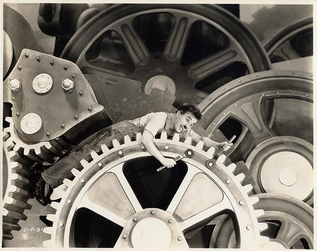 @riko3_ チャップリンのモダンタイムズやなぁ。 