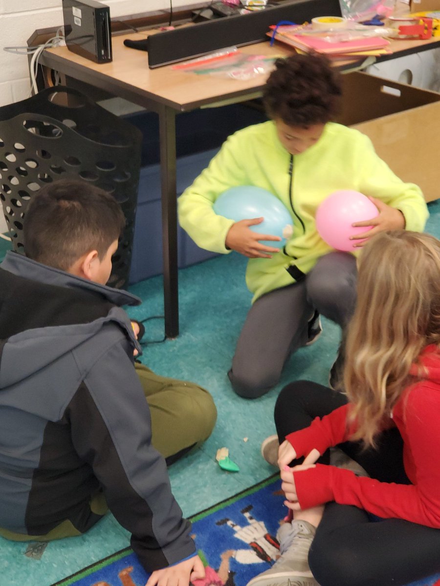GlendaleESAACPS's tweet photo. Friendship, inclusion, unity themed floats! #5thgrrocks https://t.co/WWGC1Iq6lv