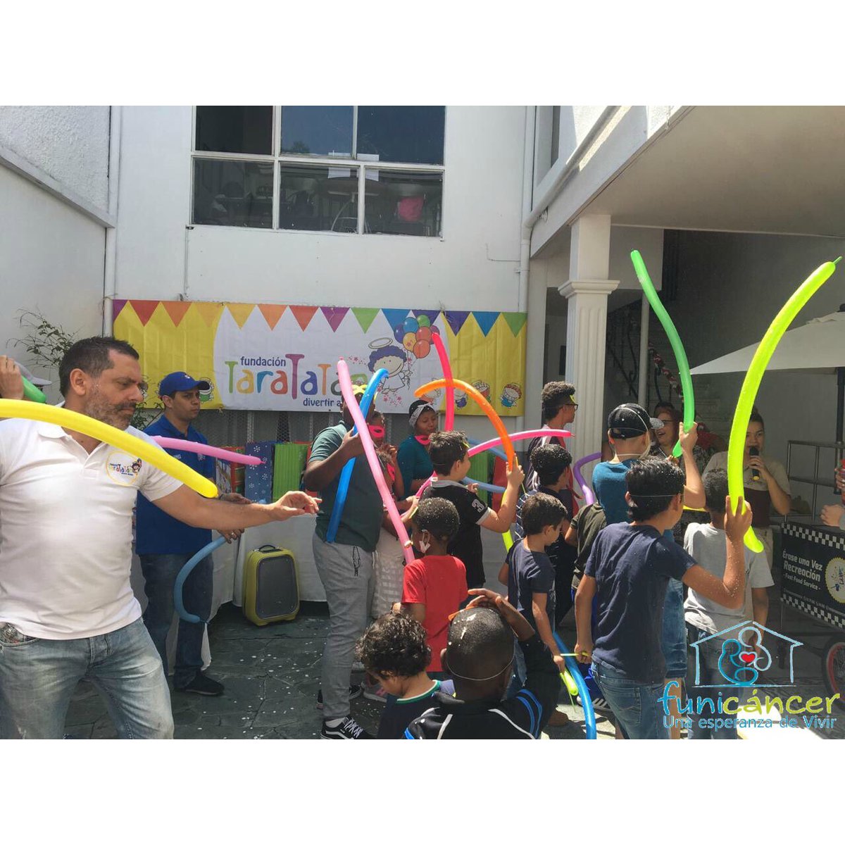 FFunicancer's tweet image. Gracias a la Fundación Taratatán por brindarnos un espacio cargado de regalos, actividades, baile y muchas sonrisas🥳☺️🍬❤️#funicancer #fundacion #cancerinfantil #medellin