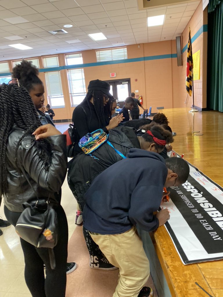 PRINCIPAL_KMS's tweet image. 7th Grade has committed to our Personality Responsibility Campaign. We are responsible for our actions, behavior and doing EVERYTHING we are responsible to do. #7thgraderocks