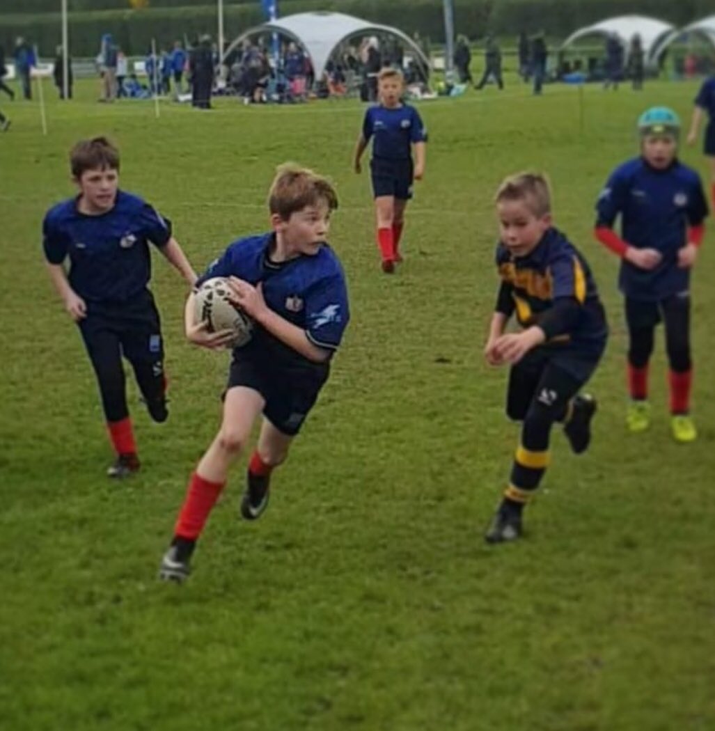 Laurawaggott's tweet photo. @JonnyWilkinson My 10yr old nephew (Finn) suffers frm anxiety. The thing that helps is rugby &amp; all seems to melt away. He’s an amazing lad &amp; wondered if u were able to send a message of support in anyway. Big ask but I know getting a “hey” from one of his hero’s wld make his day! https://t.co/4hOv3j436J