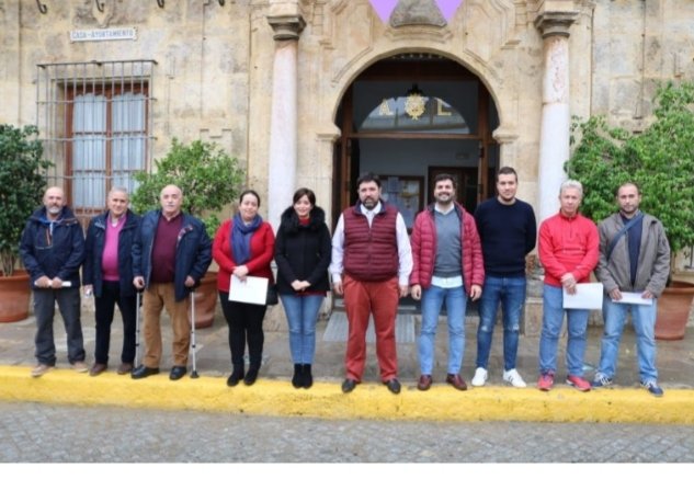 PopularesRio's tweet photo. Firmado 10 convenios de colaboración con diferentes clubes deportivos de #LoraDelRio. Con el PP #LoraAvanza https://t.co/tIyconfdTD