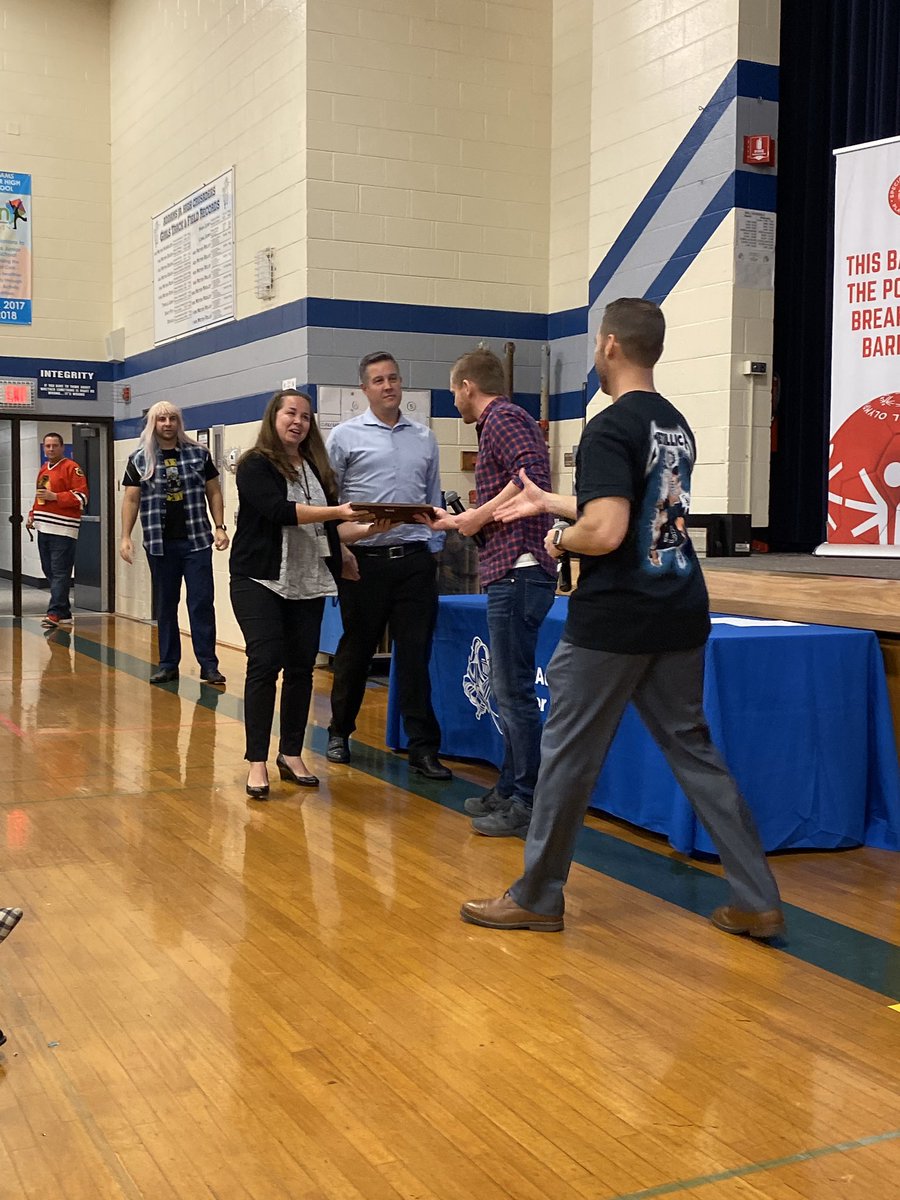 HobbsBehrouzi's tweet photo. Congratulations to @ericstrasser and @D54Burke for their Staff Movement award from @AddamsCrusaders 🎉 #Impact #WeAre54 #GreatWayToEndTheWeek https://t.co/j9HHKfkeZh