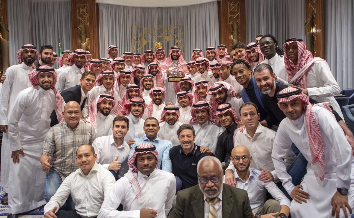 Bandaralgaloud's tweet photo. سمو سيدي #ولي_العهد يستقبل رئيس وأعضاء مجلس إدارة نادي #الهلال والجهازين الفني والإداري واللاعبين بمناسبة تحقيقهم بطولة دوري أبطال آسيا. https://t.co/va5lIsIlh0