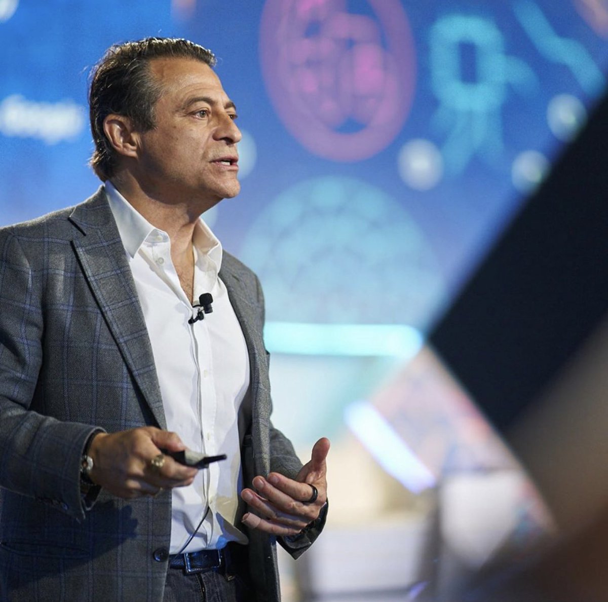 PeterDiamandis's tweet photo. #TBT to giving the closing keynote at #ABIC2019 in #Bahrain.
Bahrain is a small kingdom of 1.2 million people just off the coast of Saudi Arabia. They’re going from an economy of mostly oil & gas to one that is now transforming with the future.
#DisruptiveTech #TakebackTuesday https://t.co/FPxlhT9CZc