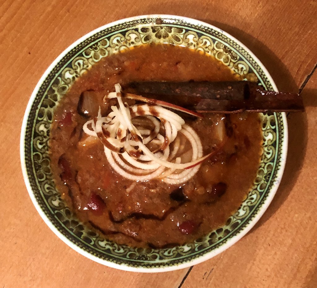 Spiced Winter Soup 👌🏻 with apple and cinnamon on top with orange balsamic glaze