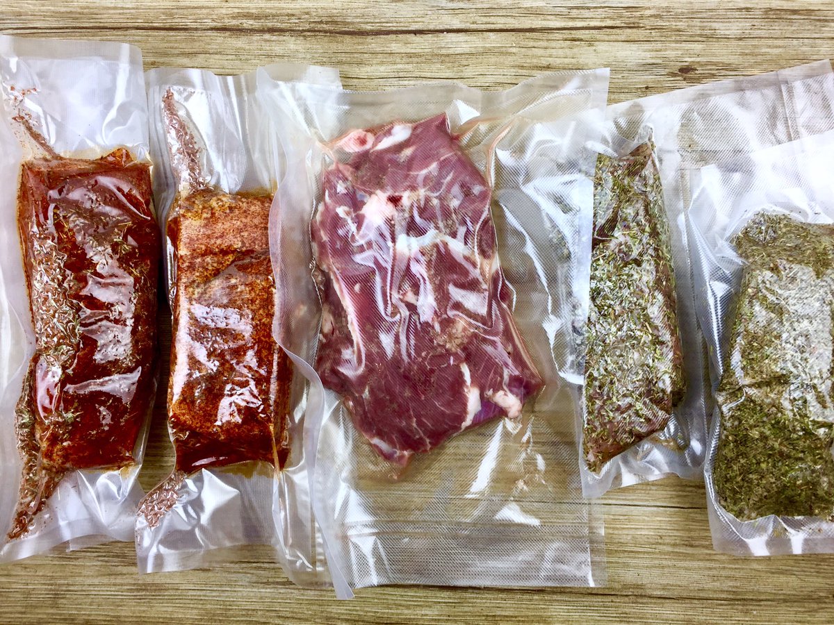61degres's tweet photo. #Salaison en approche 😍😍😍😍
Première étape le salage : #Prosciutto d'#agneau, lard au #paprika, lard au #pimentdeCayenne, #lard à la #sarriette et l'#origan.
🎉🎉🎉🎉🎉🎉🎉🎉🎉 https://t.co/AtRujHUE0A