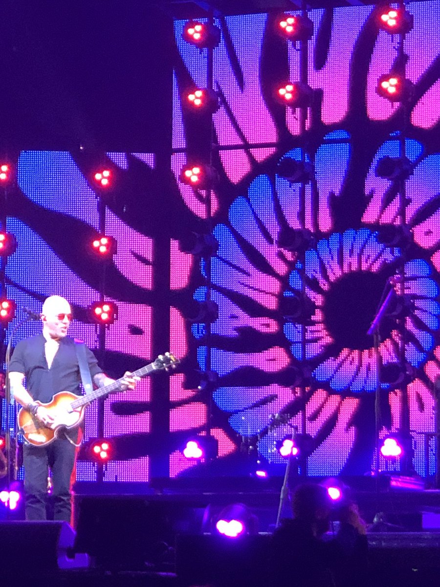 Hippie Style avec <a href="/ObispoPascal/">pascal obispo</a> à Amnéville on adore 👍🤩