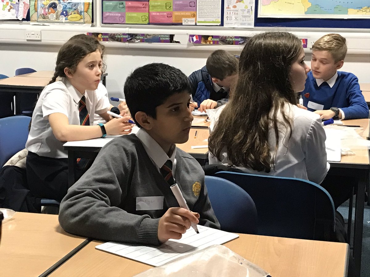 bearsdenmfl's tweet photo. Great effort and lots of fun at our ML induction tonight. We are very proud of our amazing S5/6 students and all our super P7s. @CastlehillPri @BearsdenPrimary @MossheadPS @BaljaffrayPS https://t.co/5vEsOhSgBR