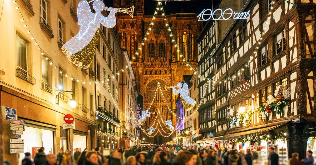 GoVisitDenmark's tweet photo. December is creeping up on us, so here's a reminder that @Tivoli Gardens is transformed into a #WinterWonderland and that it has one of Europe's best Christmas markets 🎄❄️

Via @CNTraveler: https://t.co/uxks4iOubu 

#Copenhagen #Christmasmarkets #Christmas2019 https://t.co/G1Exlx9S7C