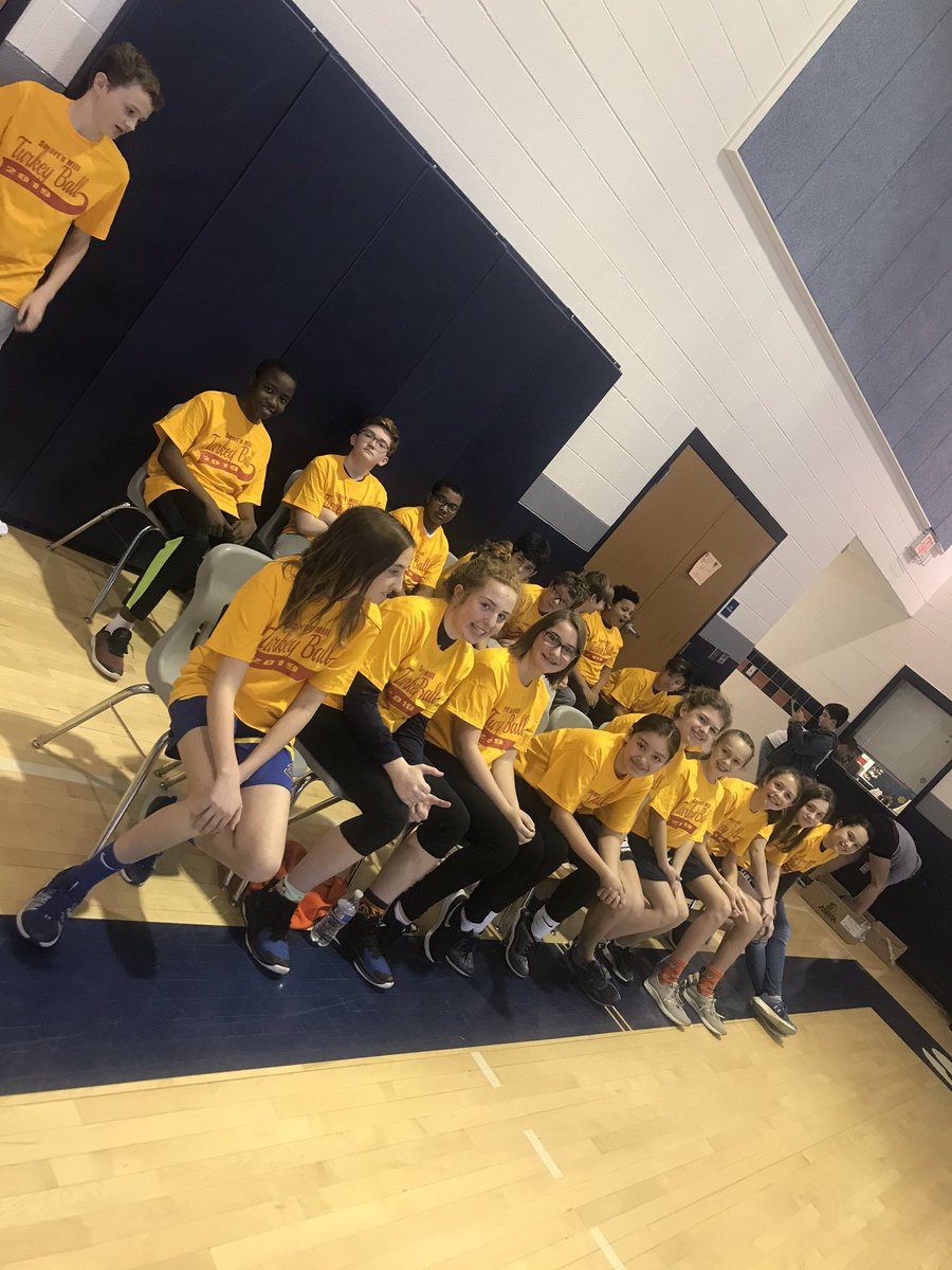 Smarts_Mill_PE's tweet photo. 7th Gr killing it at Turkeyball https://t.co/tnxeWxuONW