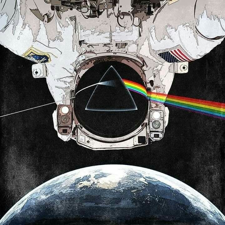 UniversProgRock's tweet photo. El 26 de Noviembre de 1988 #PinkFloyd se convertía en la primera banda de #rock en sonar en el #espacio. Los cosmonautas soviéticos Sergei Krikalyov y Alexander Volkov, a bordo de la nave espacial Soyuz TM-7, reprodujeron el cassette de Delicate Sound Of Thunder https://t.co/QL2rT1GNuE