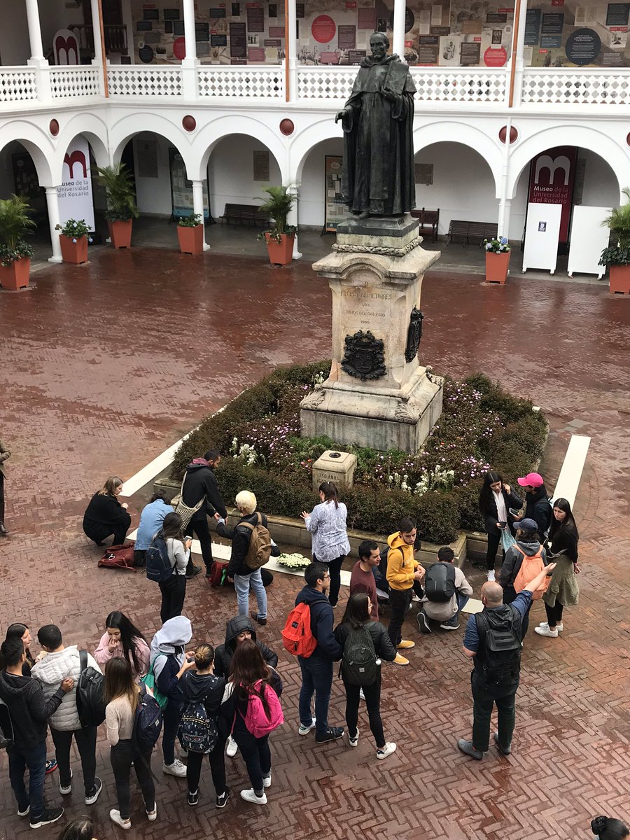 kel_kemil87's tweet photo. La Comunidad Rosarista Manifestándose con una #Velaton #DilanNoMurioADilanLoMataron #26Nov #paro26n https://t.co/uHvhsYwBsJ
