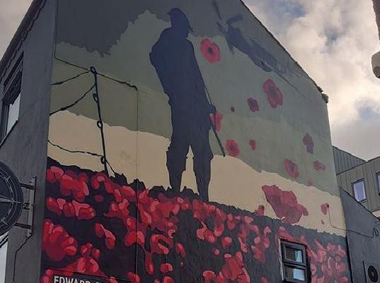 Take a look at this breathtaking #Mural celebrating #RemembranceDay. The beautiful artwork, which is painted on the side of a pub in #Preston, was created by fellow #Signmaker Craig Daniels of <a href="/Hartbrights/">Hartbrights</a>. #SignmakersUnite

j.mp/2QJyE38