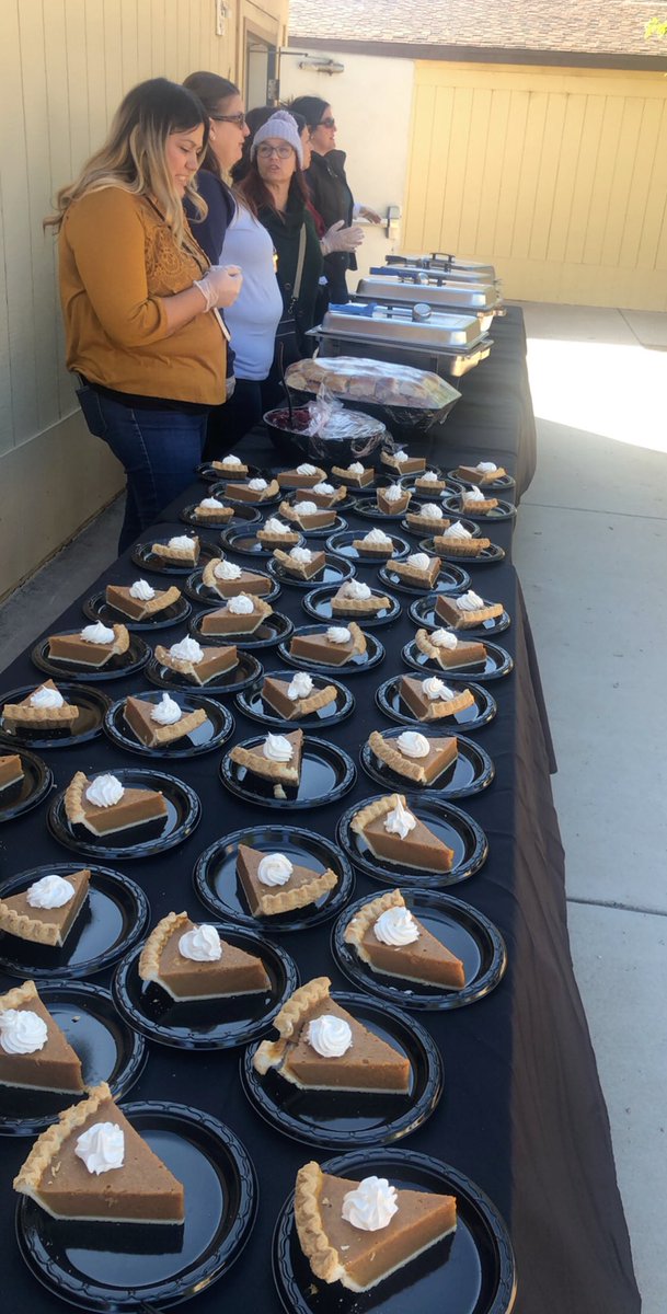ccastelhano's tweet photo. TLC Thanksgiving family feast #AJUSDfamily https://t.co/zcTjJikmuw