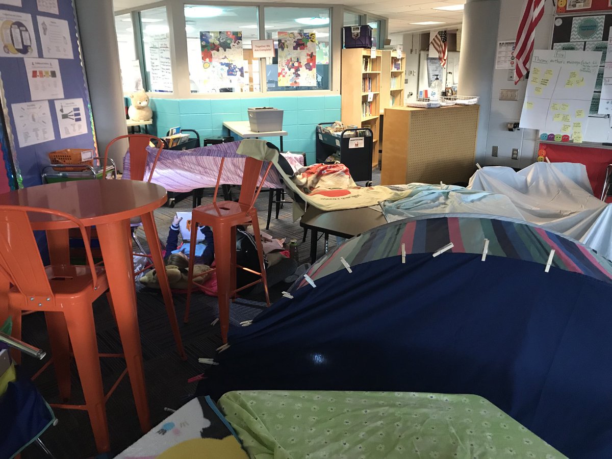 MrsThielitz4th's tweet photo. My students created their own Book Nooks today. They had to problem solve and work as teams to design their forts. Everyone participated and was having fun reading. #SdwView # https://t.co/ayOwrYdxyM