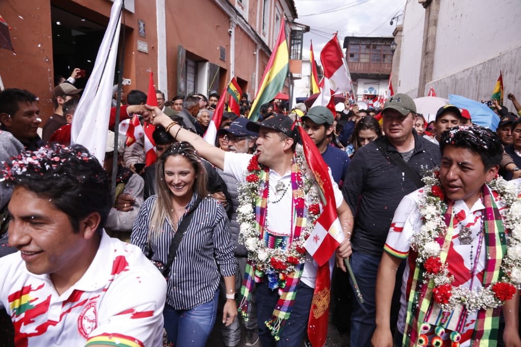 LuisFerCamachoV's tweet photo. Marchando junto al pueblo de Potosí por la #PazParaBolivia. https://t.co/a7uv5QS2tg
