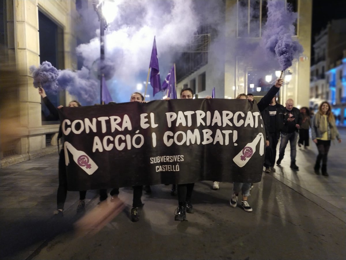 SubversivesCS's tweet photo. Ahir vam eixir als carrers per cridar, no volem perdre a cap companya més, no volem cap de nosaltres assetjada, humiliada o represaliada!
No callarem mai més contra tota la violència institucional i d'Estat!

FOC AL VIOLADOR, FOC AL MASCLISME I FOC AL PATRIARCAT! 💜🔥 #25N https://t.co/D6H0jpmS93