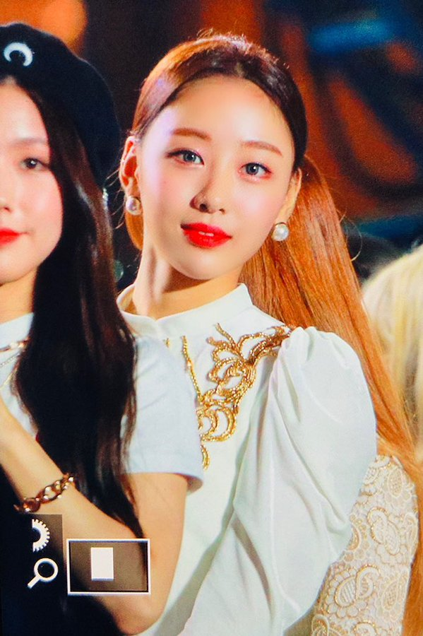 mikrogii's tweet photo. prince eric yves and ariel chuu au please https://t.co/DXJfu8lXJn