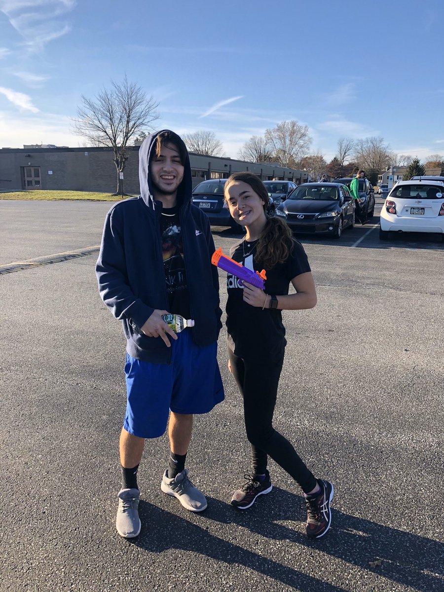 SV2020SA's tweet photo. The boys @antcharger and @34NSG34 get eliminated!! @JCobbes with his second and @carsin22 with her first!!! #trustnoone 🔫🔫🔫 https://t.co/rLqV83JCmf