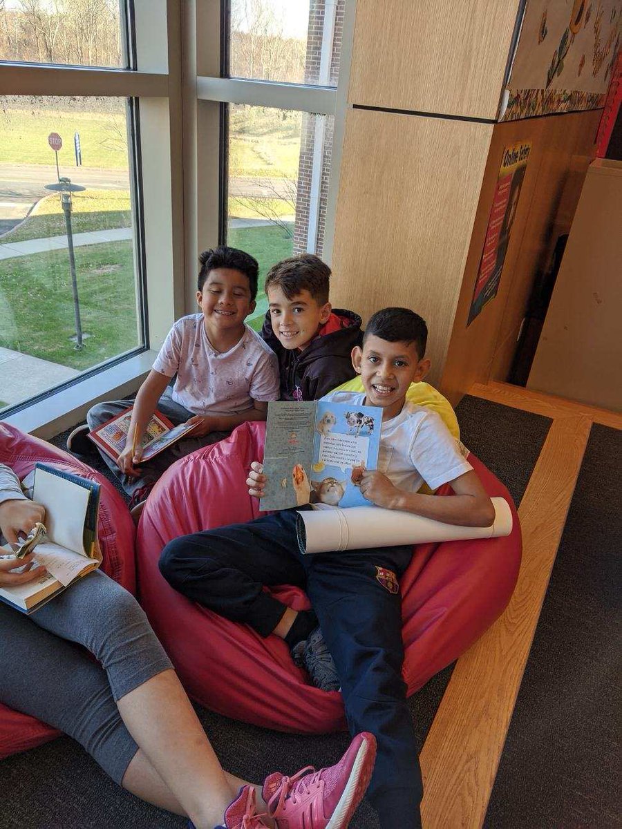 UESLibrary's tweet image. The UES bookfair was a huge success! Thanks to all the volunteers😊 @UESPrincipal