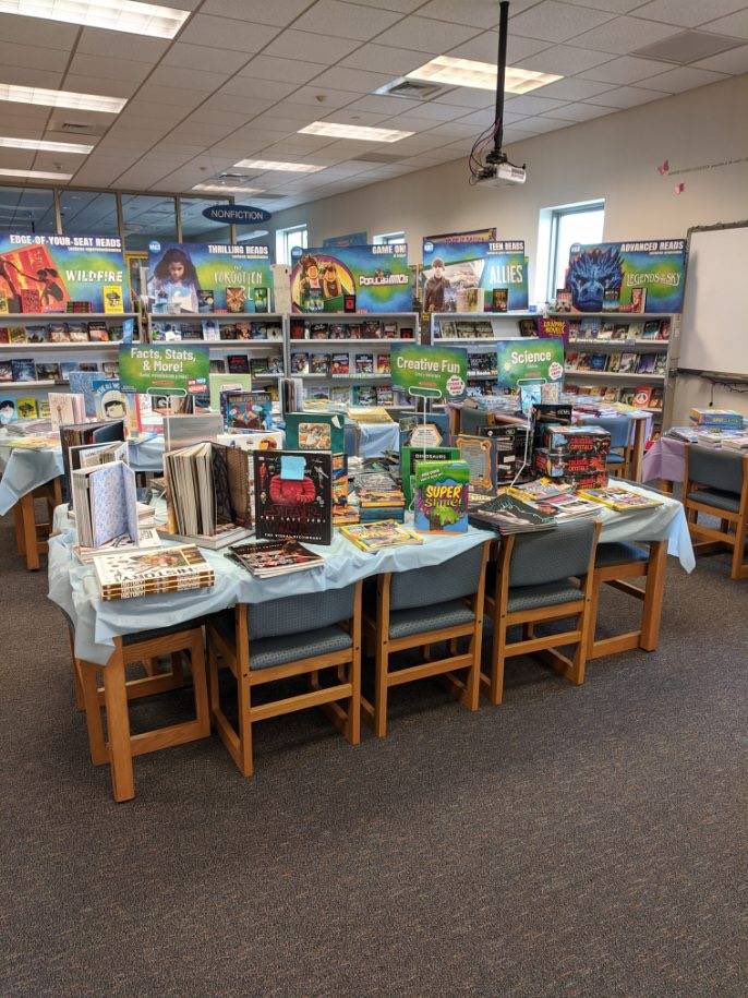 UESLibrary's tweet image. The UES bookfair was a huge success! Thanks to all the volunteers😊 @UESPrincipal