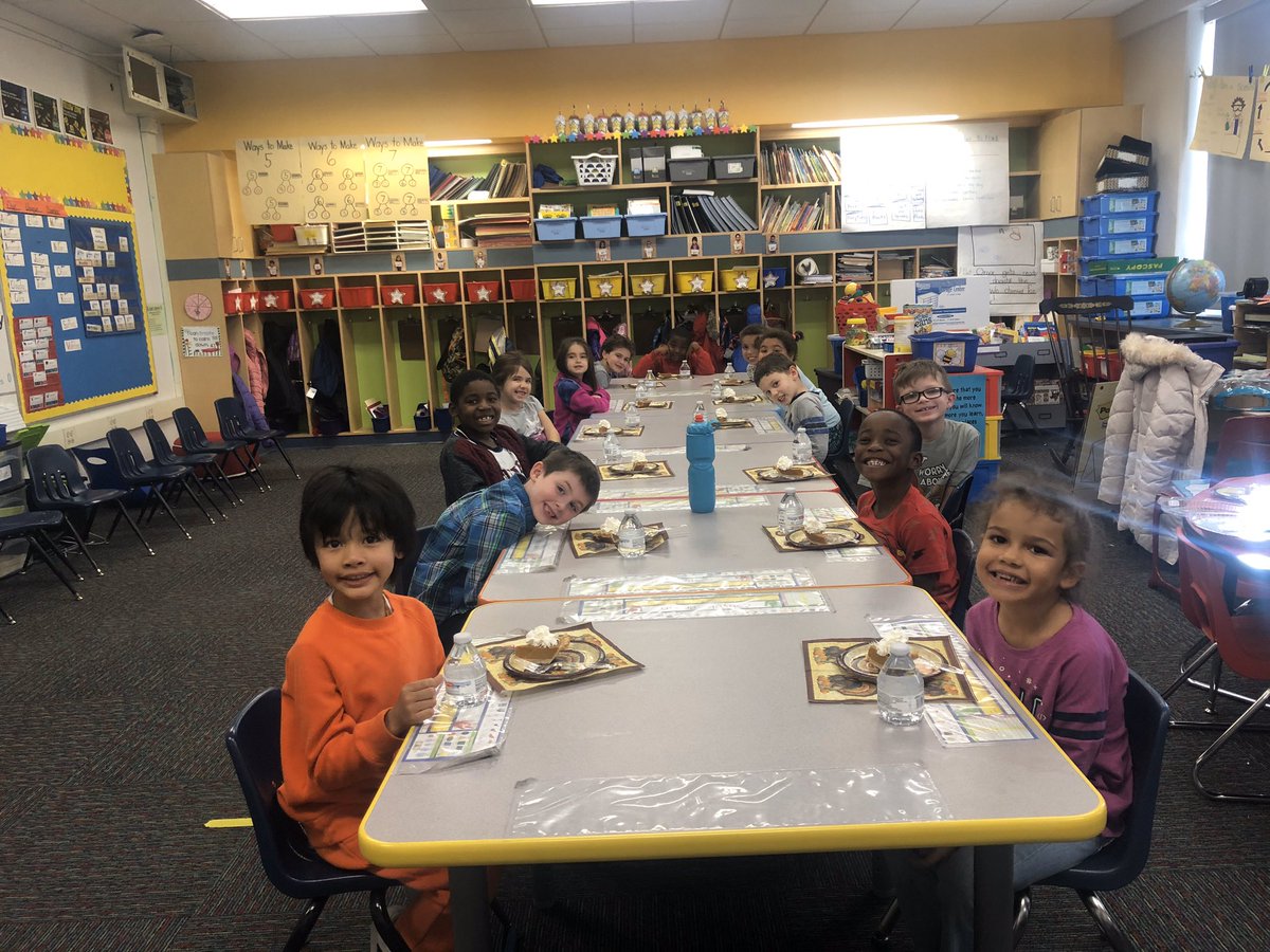 Pattifi's tweet photo. "Friendsgiving" in first grade!  #BPatriotProud https://t.co/ZtnmUxcC01