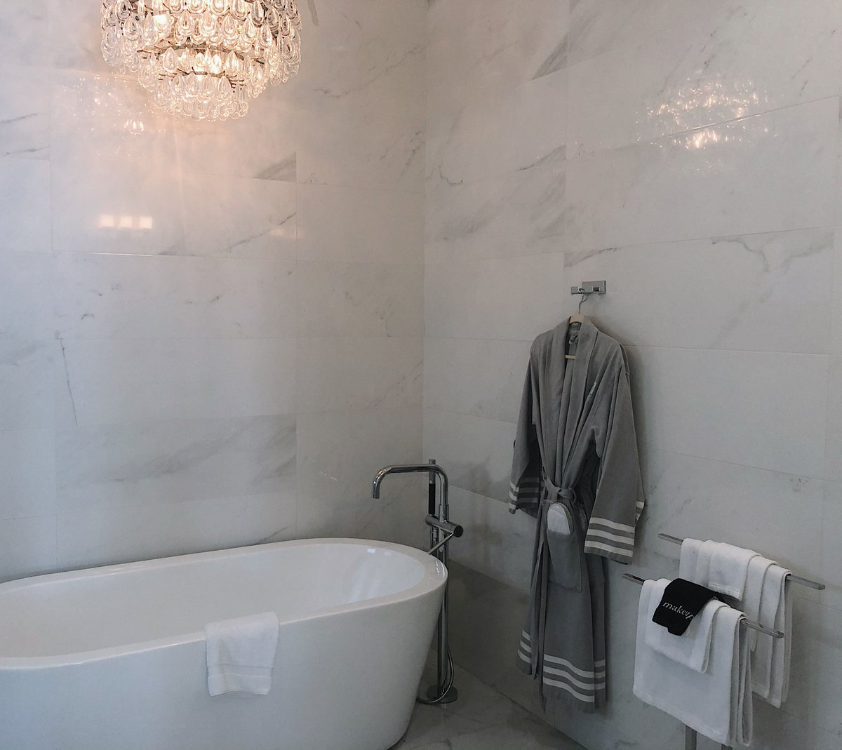 Wrapping up a long day in the sun is best done with a luxurious soak in the tub at ”Tranquility Cove”: buff.ly/2QS8o3L. Post-soak, snuggle up in the complimentary bath robes and experience the #LCVDifference.