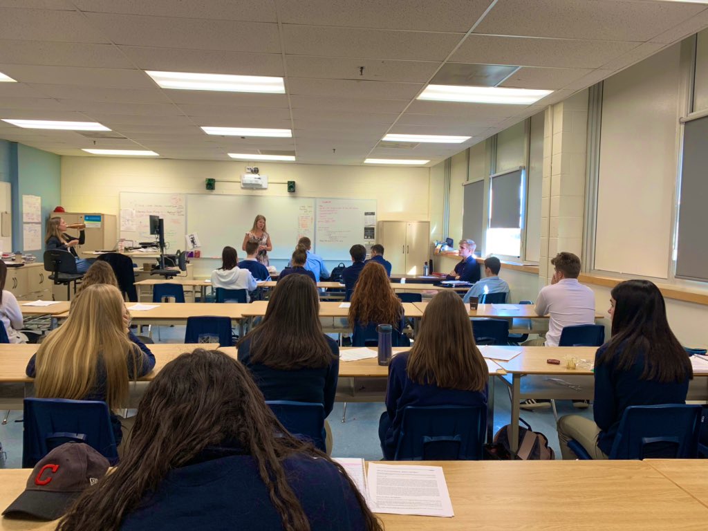 ktdeluce's tweet photo. Huge thank you to Professor Jennifer Jeffrey of @kingsatwestern for presenting her @Nike and Colin Kaepernick case to my Sports Communication & Sports Management Class #heateddebates #30thanniversaryjustdoit #reachaheadlearning #LEAPfamily https://t.co/9SibSGtyow