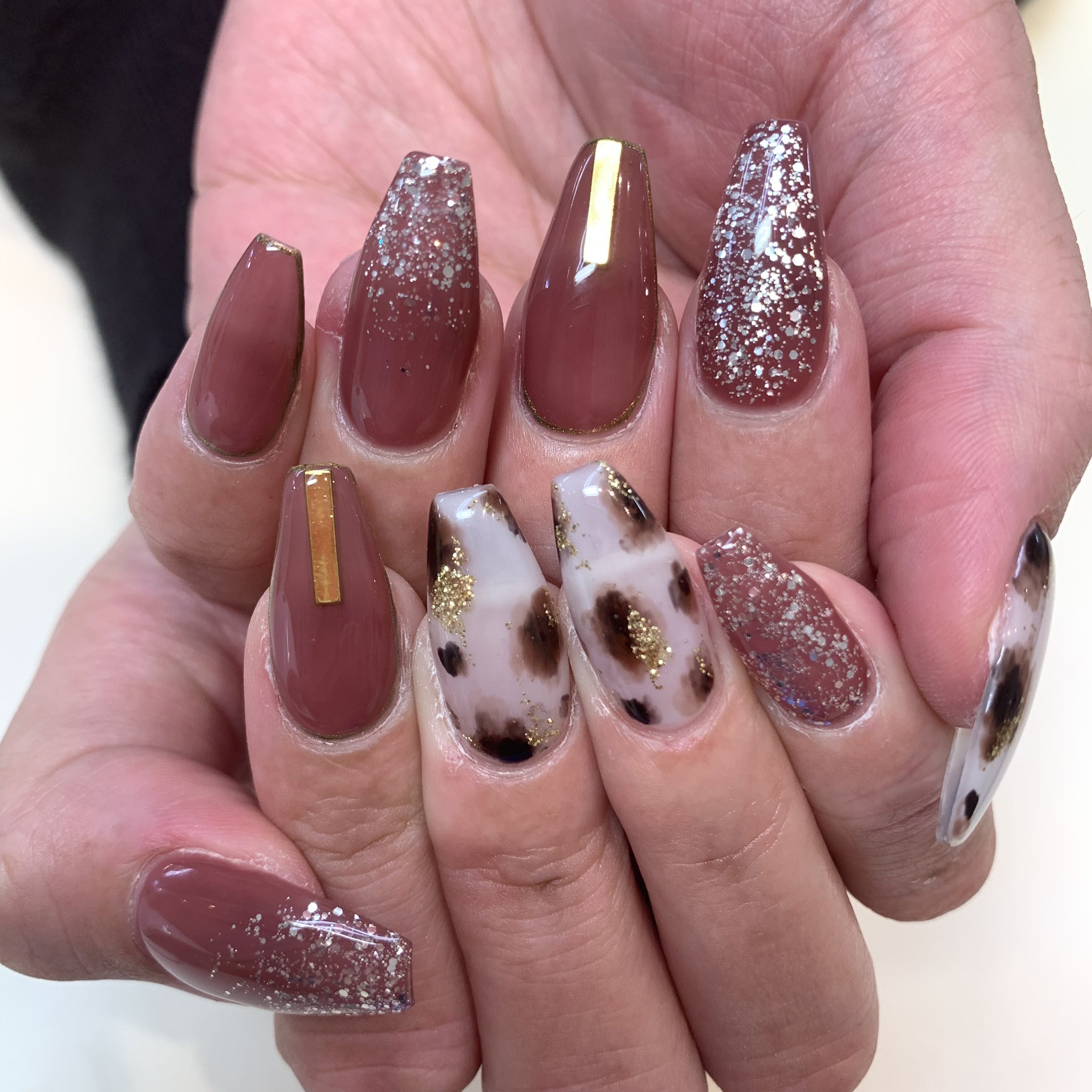 ネイルサロンmarch こんにちは池袋店坂本です 冬らしい可愛いネイルをさせて頂きました ワンカラーはカラーミックスしてます March池袋店