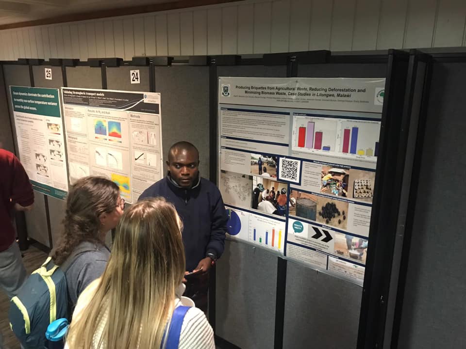 mkulama_abel's tweet image. Presenting a climate change mitigation poster at the Graduate Climate Conference 2019 in Woods Hole, MA #GCC2019