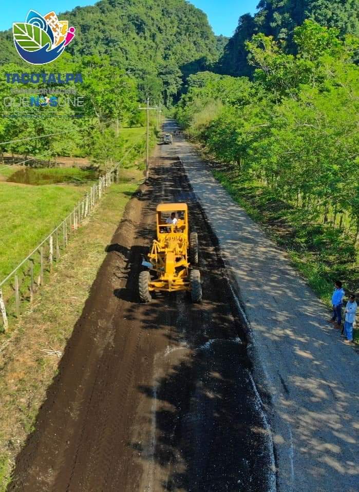 TomirisDom's tweet photo. Continúan los trabajos de rehabilitación de la carpeta Asfaltica de tramo de #Poana a #SantaRosa, pronto iniciarán los trabajos en otros tramos carreteros, que sabemos son importantes, continuamos avanzando de forma adecuada para dar atención a los temas más urgentes. https://t.co/kCmBMWpXP4