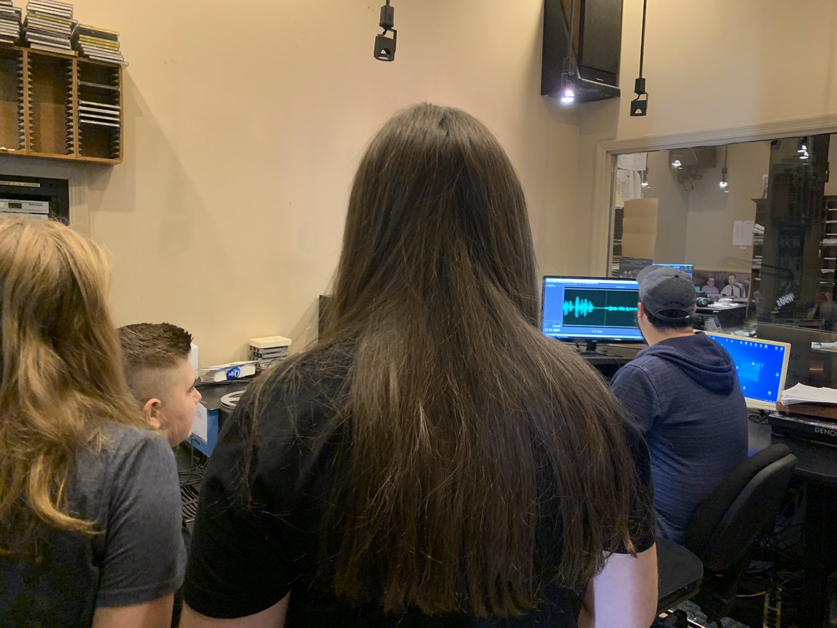 MVE_Bears's tweet photo. Representatives from MVE Leadership team went to record an advertisement for the Living Wax Museum & Toy Drive. Be sure to listen to WSGS. So proud of these students. #mveleadership π§‘#livingwaxmuseumπ» #toydriveππ
π»#wsgs https://t.co/ibbn87acs9