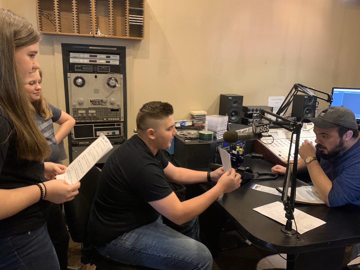 MVE_Bears's tweet photo. Representatives from MVE Leadership team went to record an advertisement for the Living Wax Museum & Toy Drive. Be sure to listen to WSGS. So proud of these students. #mveleadership π§‘#livingwaxmuseumπ» #toydriveππ
π»#wsgs https://t.co/ibbn87acs9