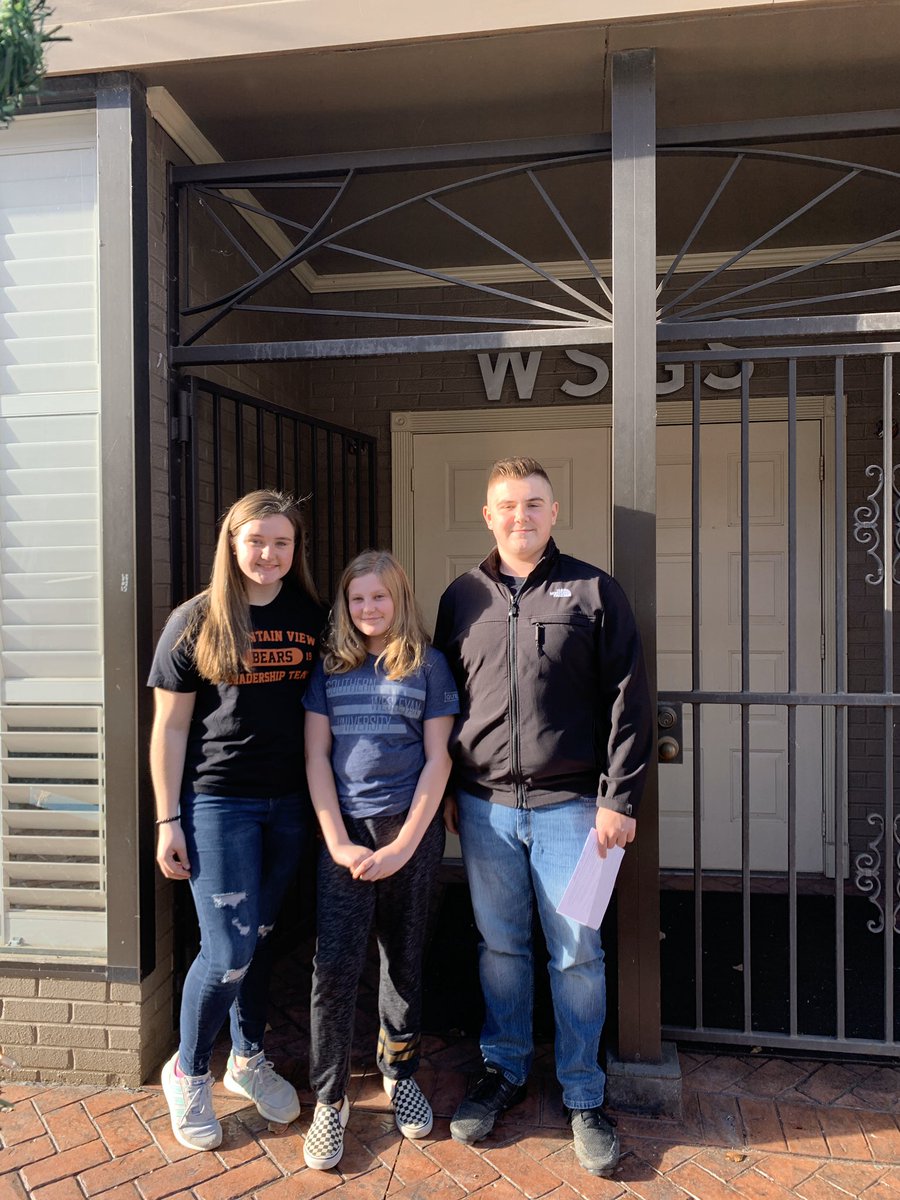 MVE_Bears's tweet photo. Representatives from MVE Leadership team went to record an advertisement for the Living Wax Museum & Toy Drive. Be sure to listen to WSGS. So proud of these students. #mveleadership π§‘#livingwaxmuseumπ» #toydriveππ
π»#wsgs https://t.co/ibbn87acs9