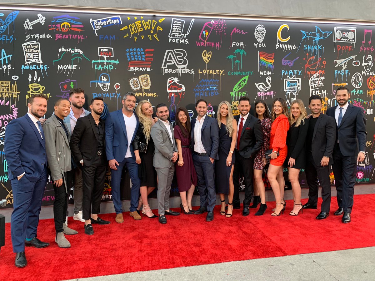 HeatherBAltman's tweet photo. Love this shot of @thealtmanbrothers team at the new Altman Brothers office opening! With our entire team and the amazing chairman Howard Lorber, President @scottjdurkin and CEO of the Western region @skotler
We couldn’t have done it without the support of our @douglaselliman fam https://t.co/NN1WQ3LBJl