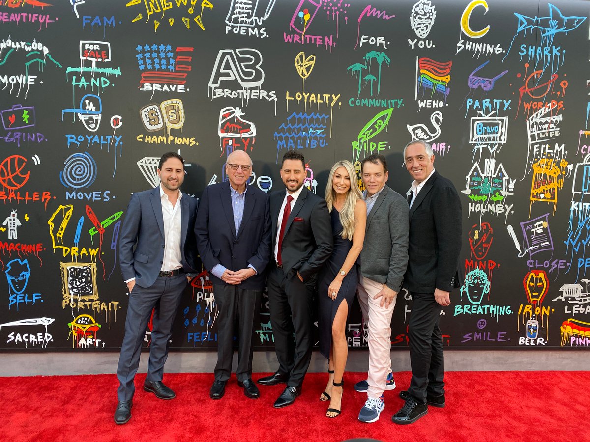 HeatherBAltman's tweet photo. Love this shot of @thealtmanbrothers team at the new Altman Brothers office opening! With our entire team and the amazing chairman Howard Lorber, President @scottjdurkin and CEO of the Western region @skotler
We couldn’t have done it without the support of our @douglaselliman fam https://t.co/NN1WQ3LBJl